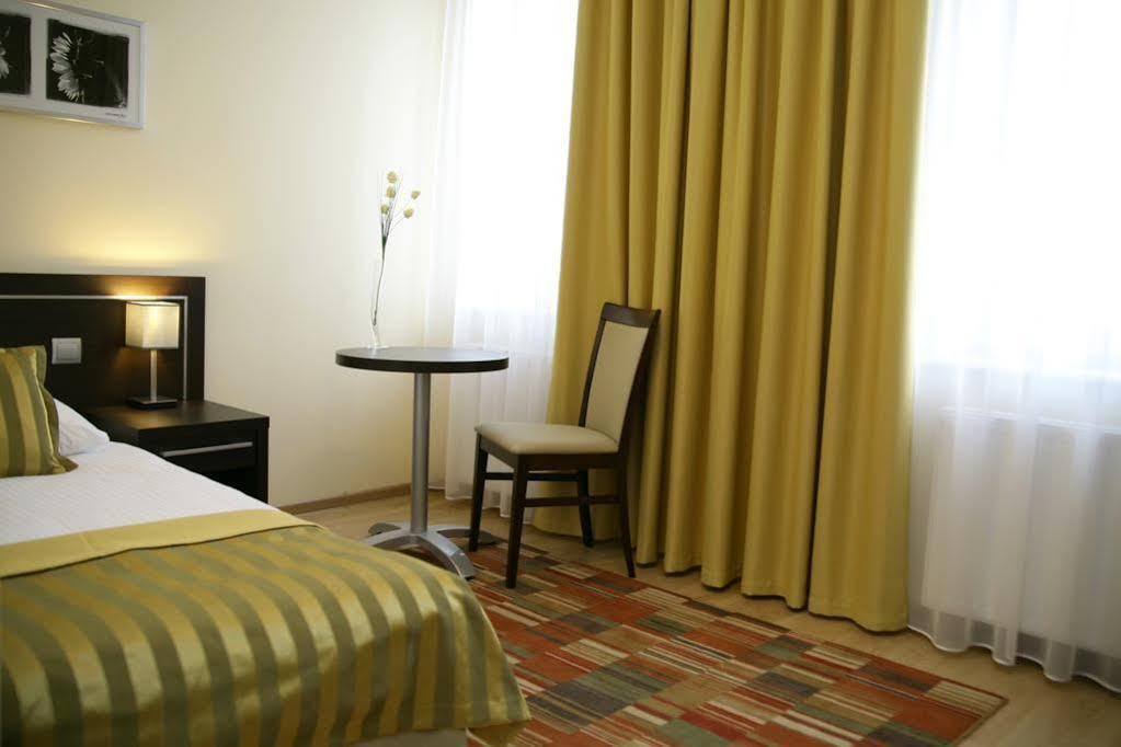 Hotel Safir Poznań Extérieur photo