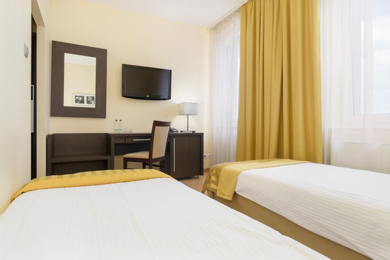 Hotel Safir Poznań Extérieur photo