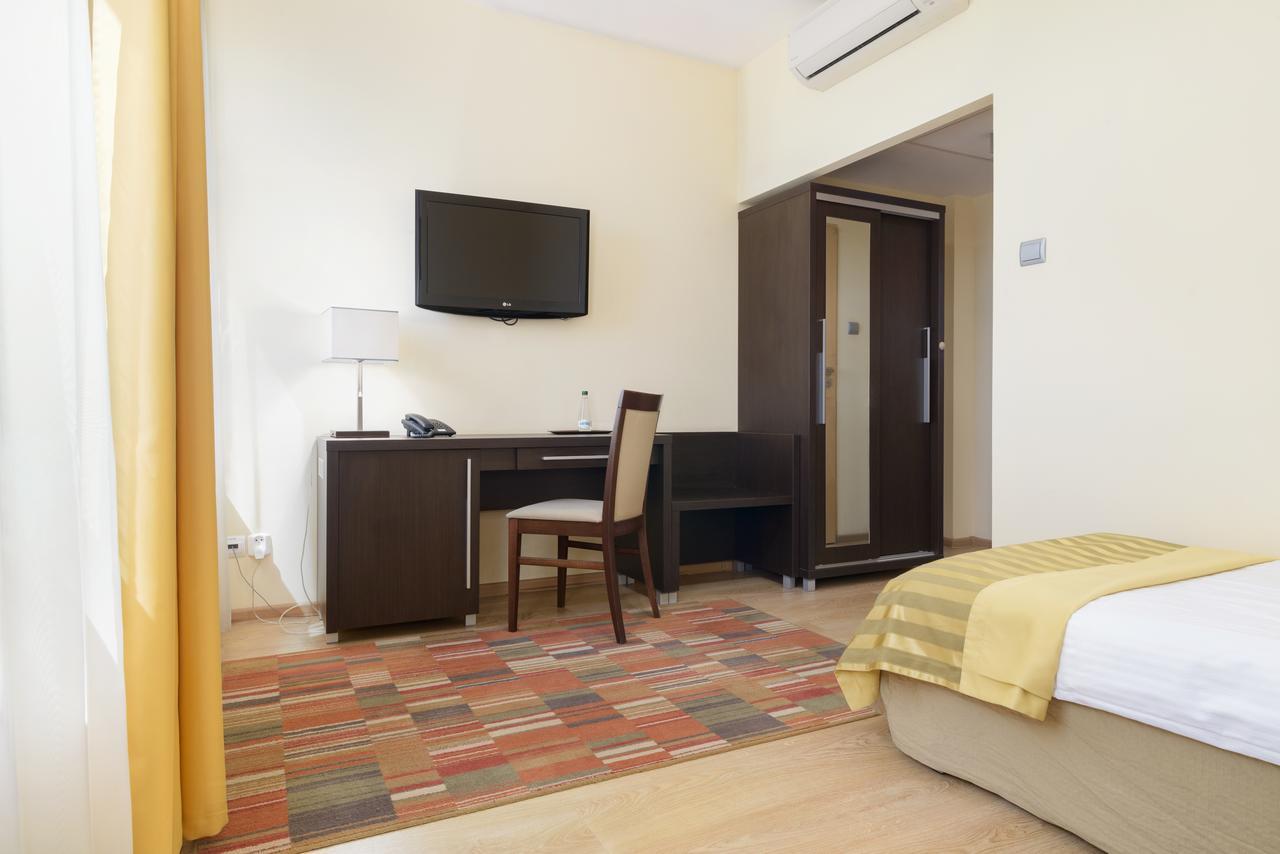 Hotel Safir Poznań Extérieur photo