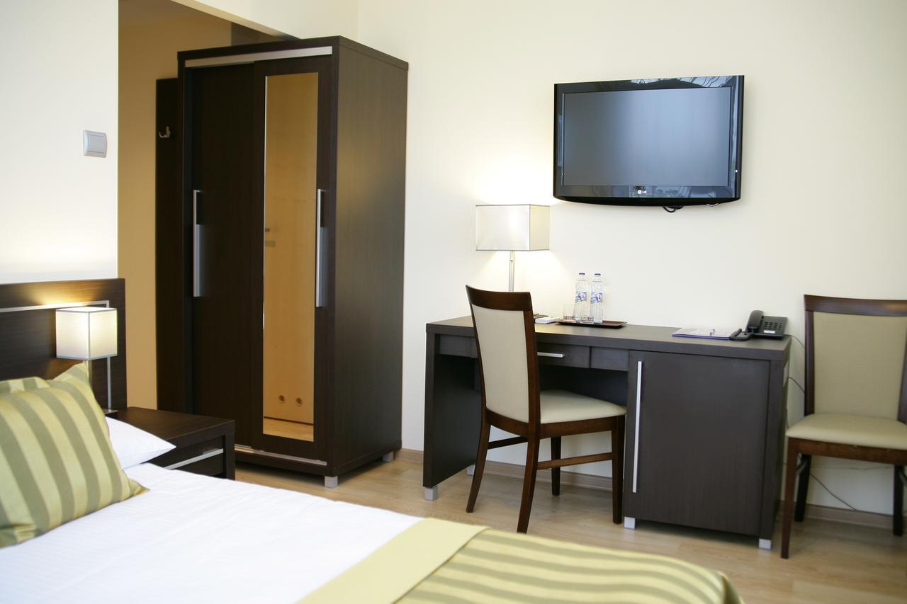 Hotel Safir Poznań Extérieur photo